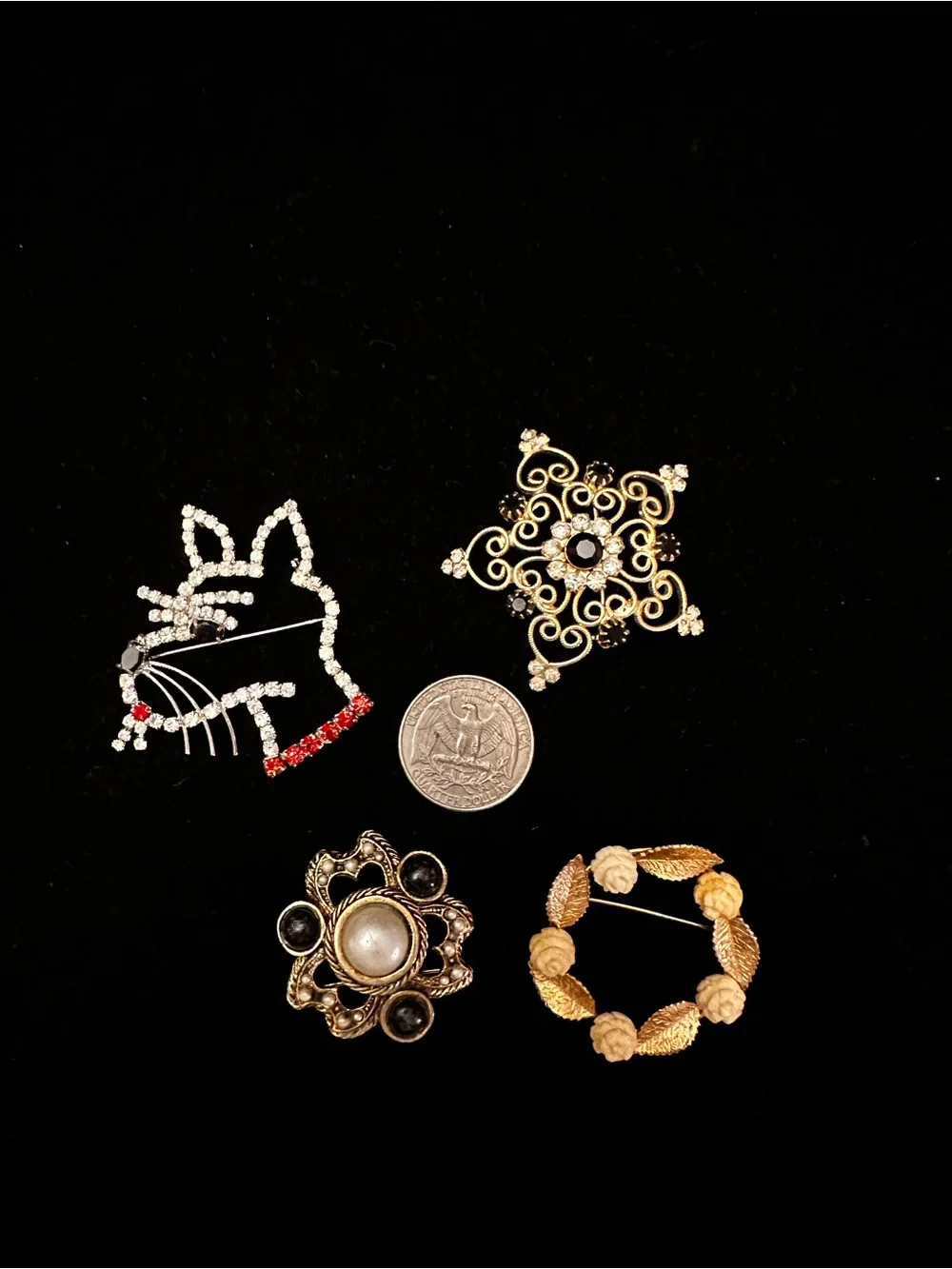Vintage Assortment of brooches set of 4